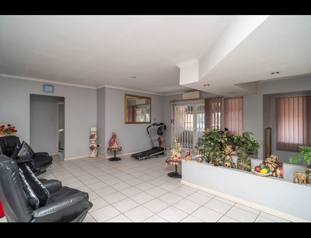 4 BEDROOM HOUSE FOR SALE IN SYDENHAM